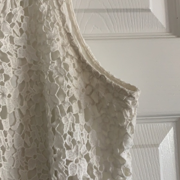 Lace like shell overlay - Picture 3 of 5